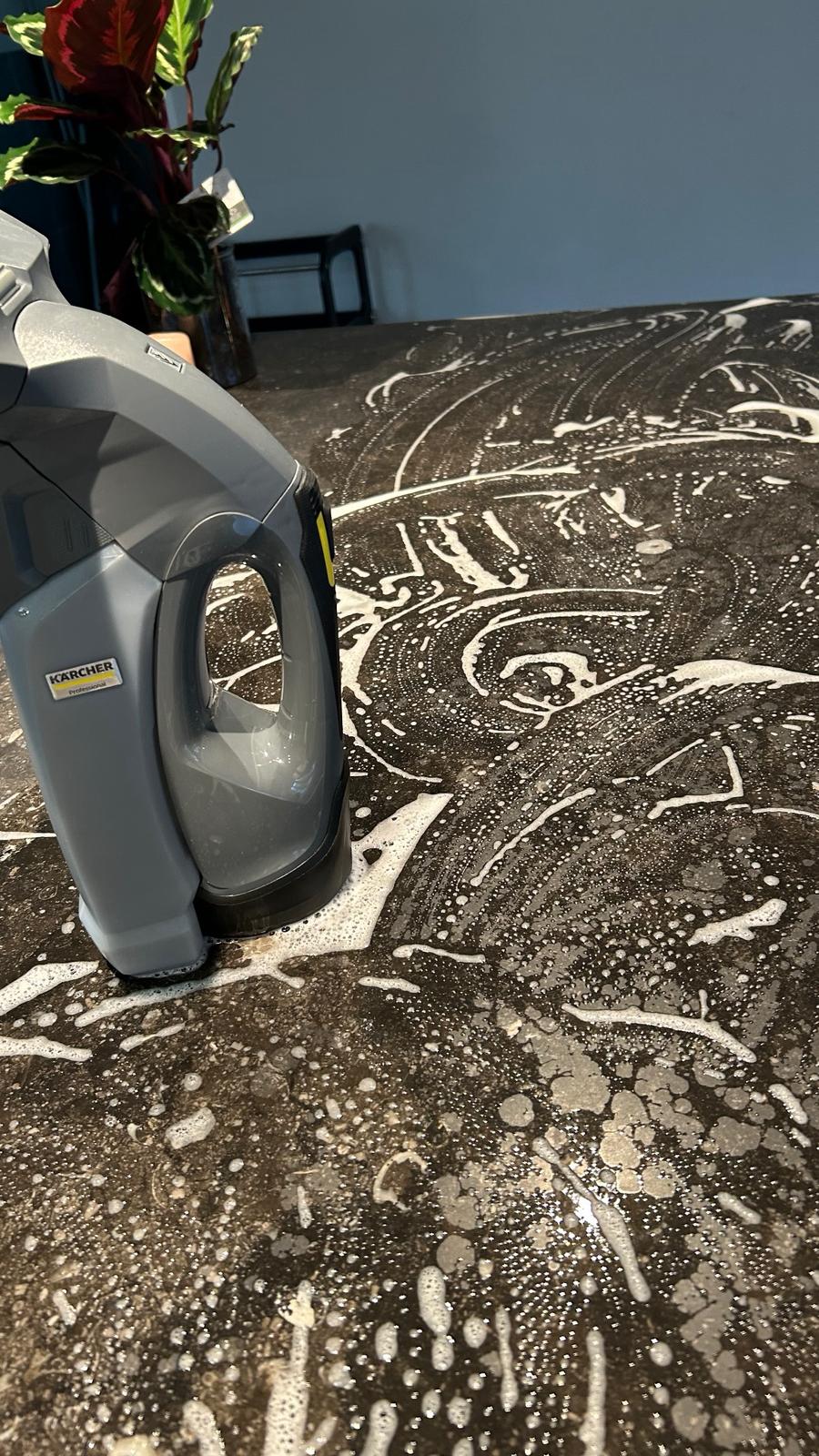 Schoonmaakbedrijf Friesland professionele natuursteen vloerreiniging