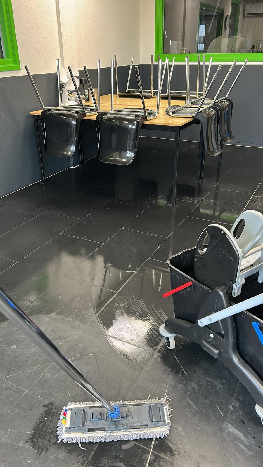 Professionele vloerreiniging bedrijfspand Friesland – zakelijke schoonmaak